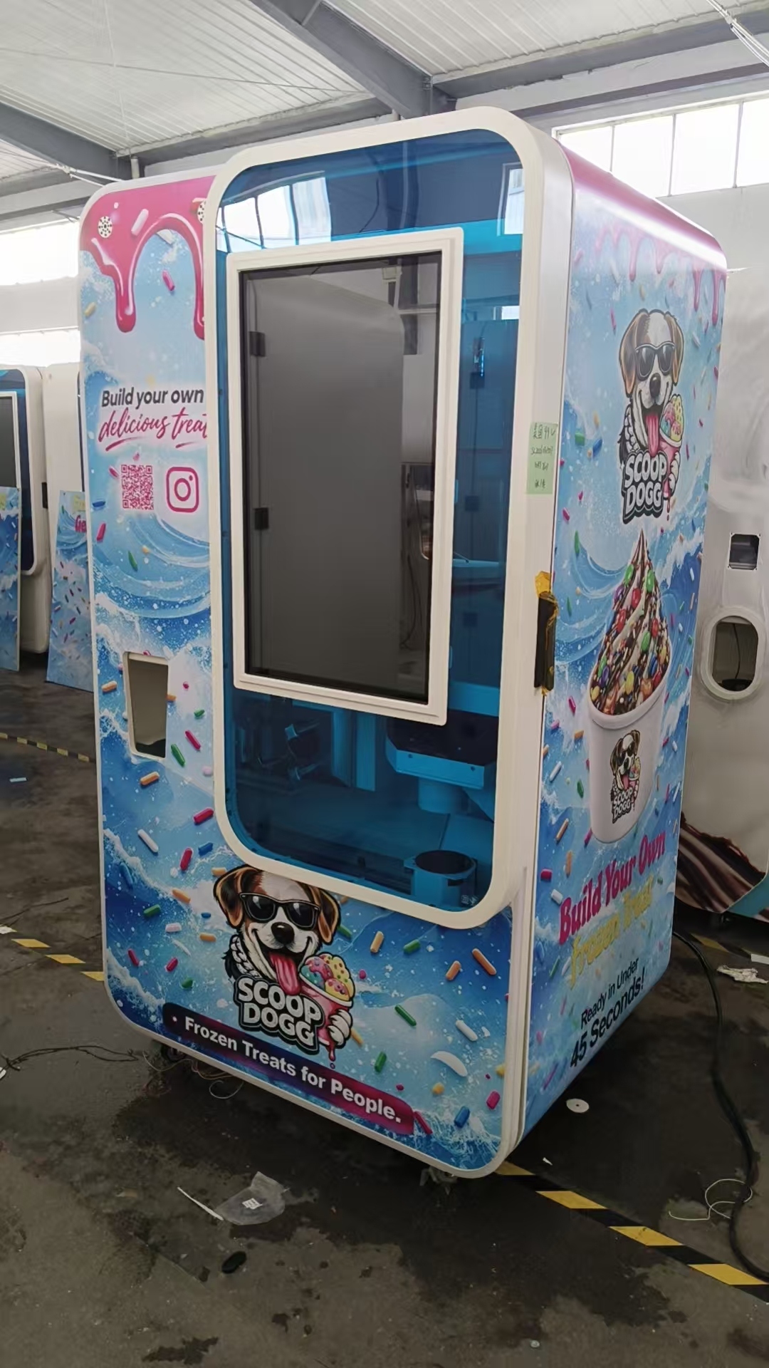 Scoop Dogg machine &mdash; side angle